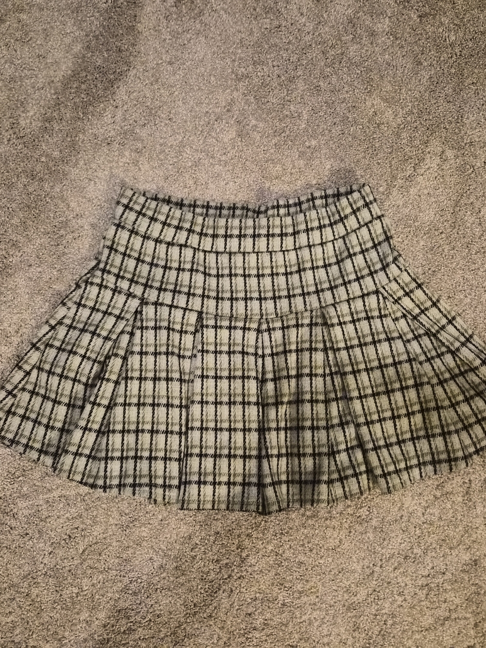 American Eagle Plaid Pleated Green & Black Skort